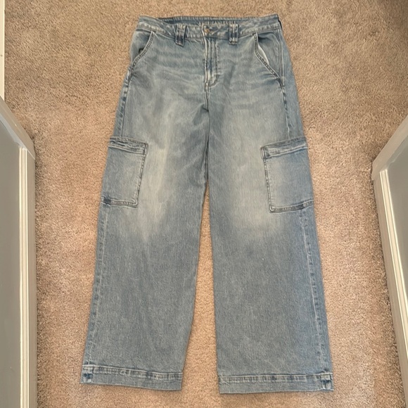 AE Dreamy Drape Stretch Super High-Waisted Cargo
Baggy Wide-Leg Jean size 12 - Picture 2 of 4